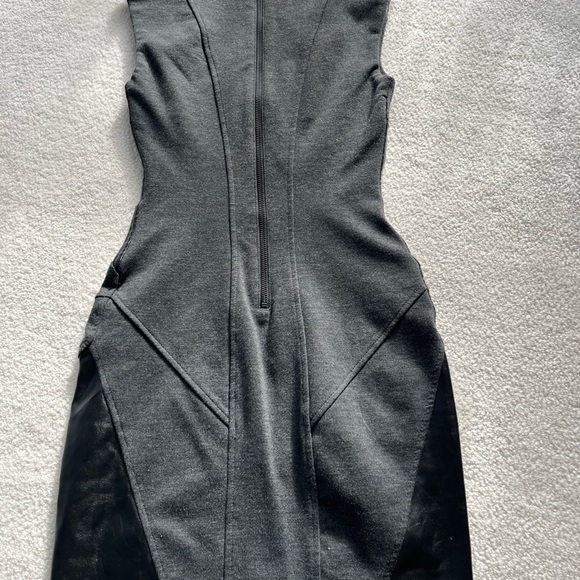 ARITZIA grey Talula Shift with leather inserts at shoulder and waist. Size 2 - Picture 1 of 6